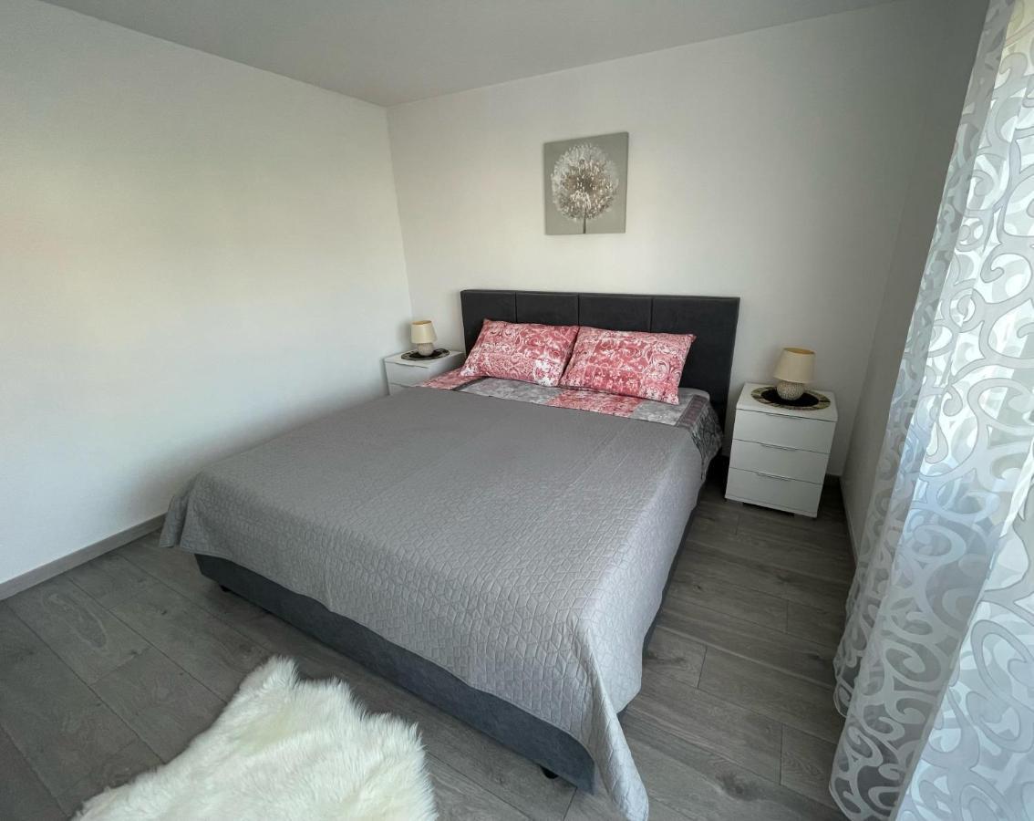 Apartments Elvira Krk Town Exterior photo