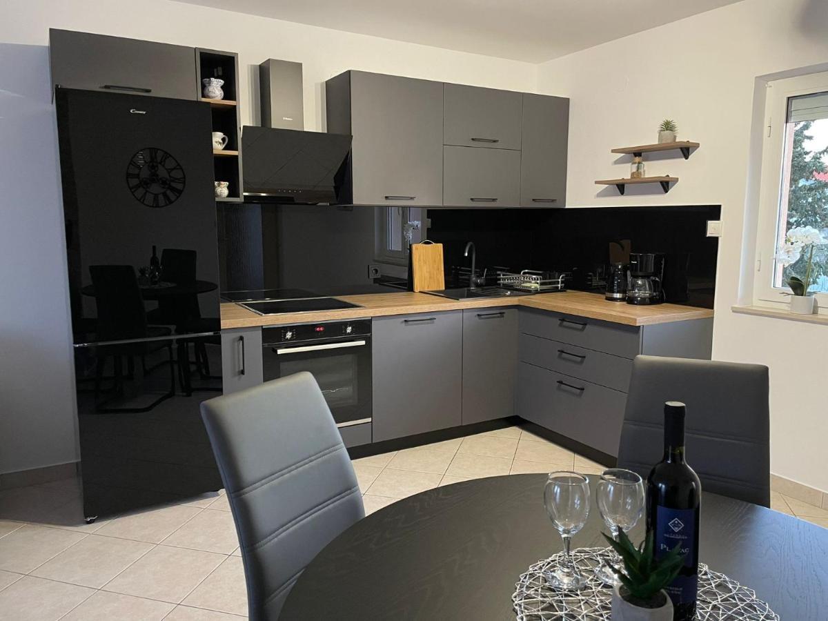 Apartments Elvira Krk Town Exterior photo