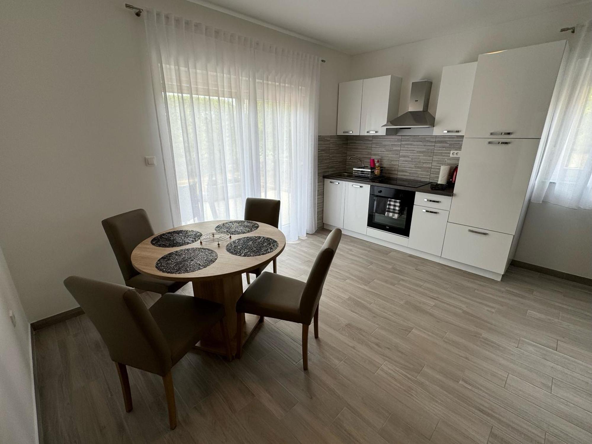 Apartments Elvira Krk Town Exterior photo